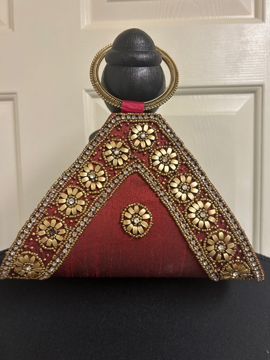 Purse reddish burnt with gold bead design, Very unique design with a gold handle - Picture 2 of 7